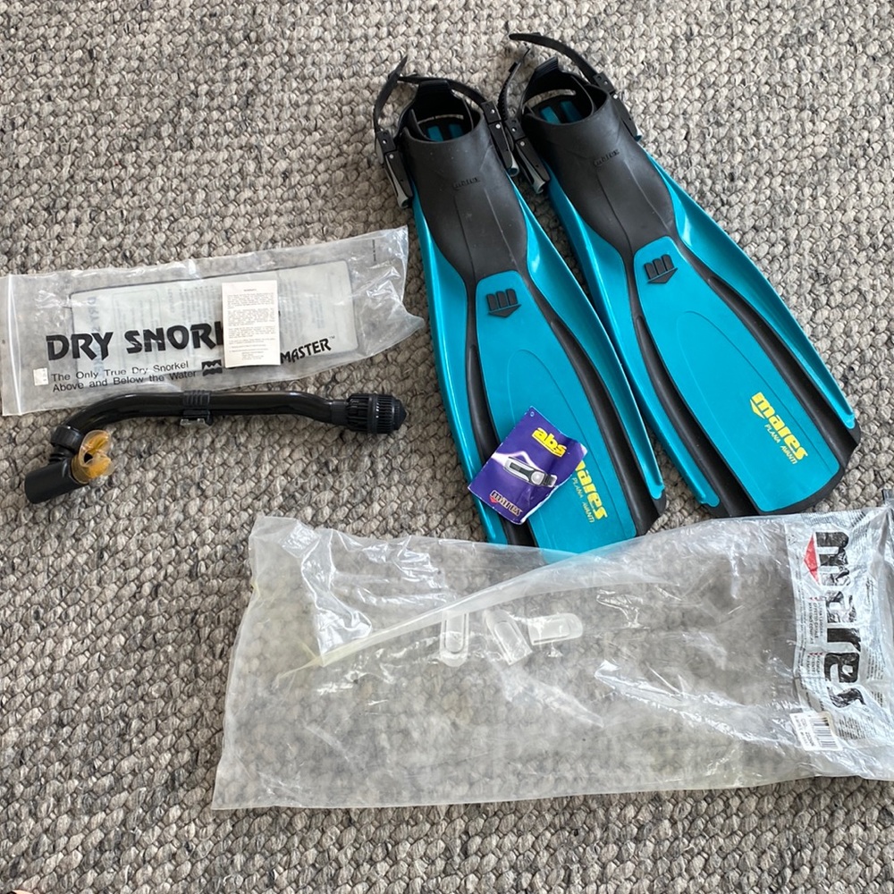 Mares and dry snorkel set